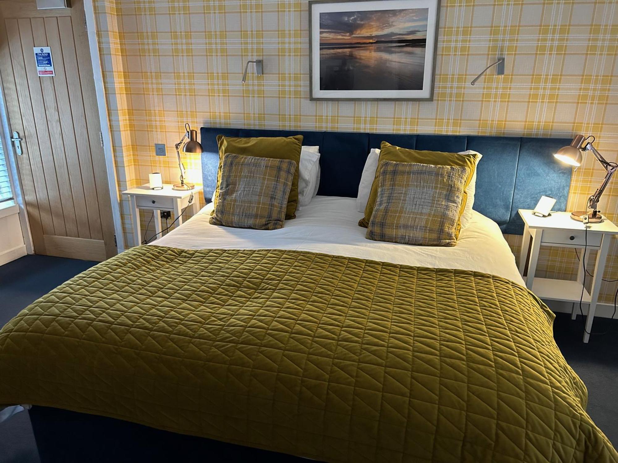 Lochindaal Hotel Port Charlotte エクステリア 写真