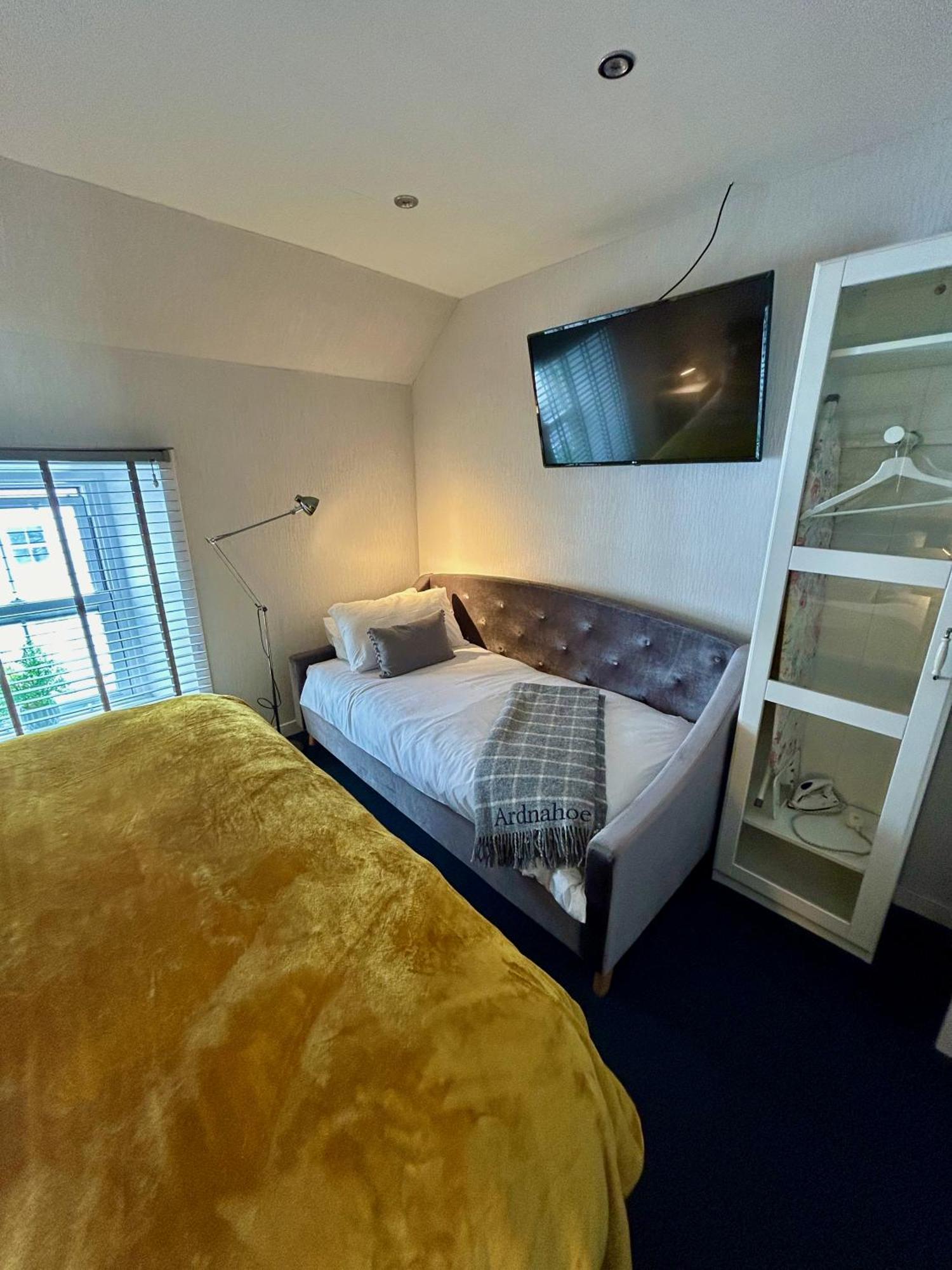Lochindaal Hotel Port Charlotte エクステリア 写真