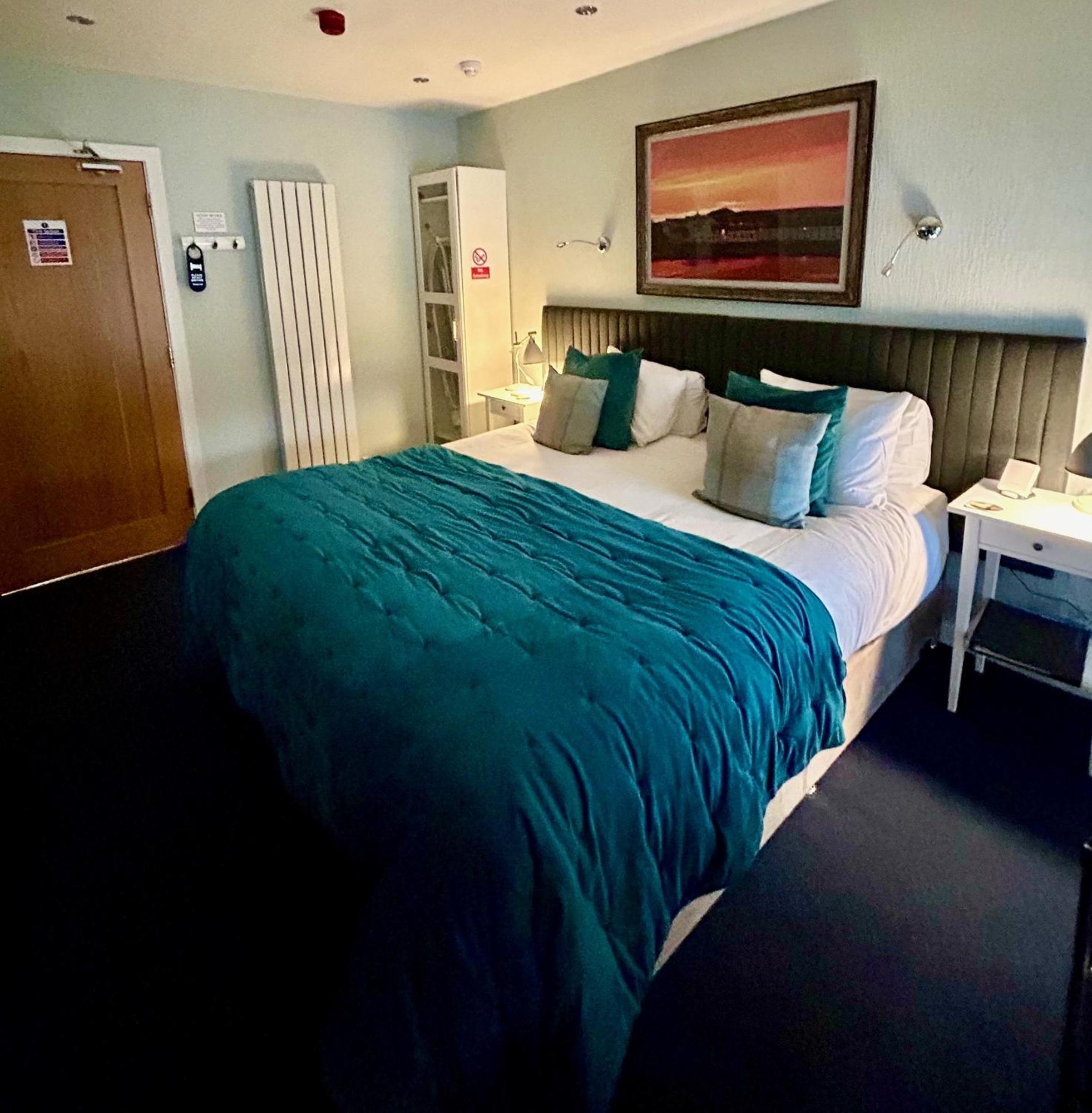 Lochindaal Hotel Port Charlotte エクステリア 写真