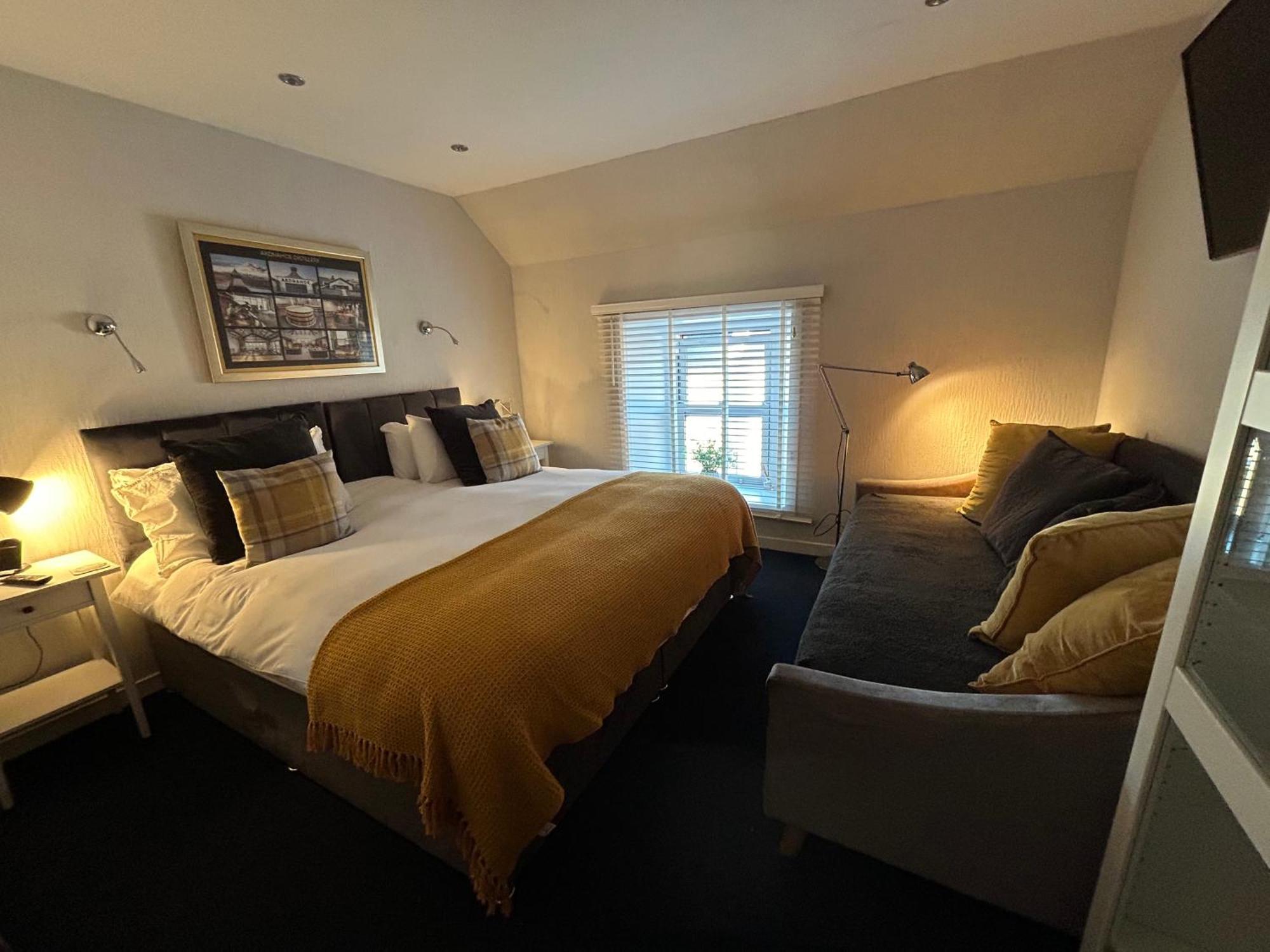 Lochindaal Hotel Port Charlotte エクステリア 写真